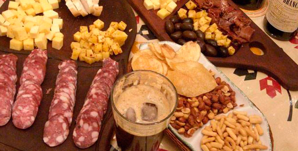 Escándalo: podría faltar fernet, maní y salame