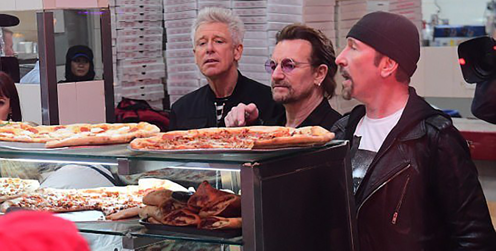 ¡U2 generó furor en una pizzeria de Nueva York!