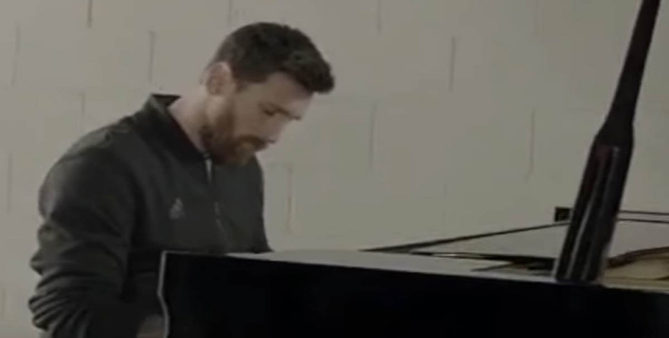 ¡Messi se animó y tocó el himno de la Champions League en un piano!