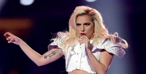 La número 1: Lady Gaga canceló un recital pero le compró pizza a sus “Little Monsters”