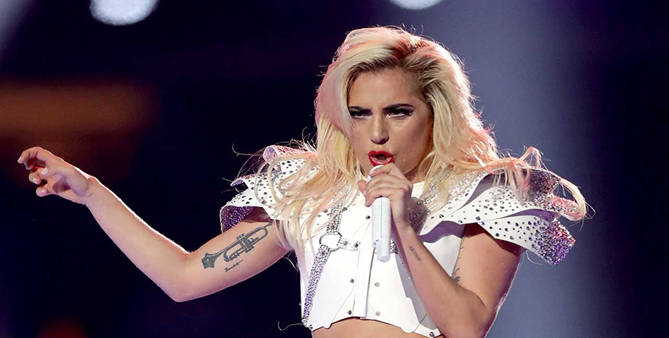 La número 1: Lady Gaga canceló un recital pero le compró pizza a sus “Little Monsters”