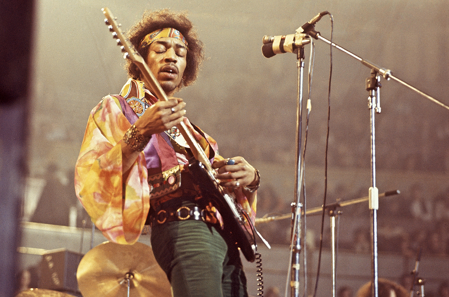 UNITED KINGDOM - FEBRUARY 24: ROYAL ALBERT HALL Photo of Jimi HENDRIX, performing live onstage (Photo by David Redfern/Redferns)