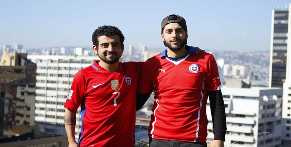 Esta es la historia de dos chilenos que se dirigen caminando al Mundial de Rusia 2018