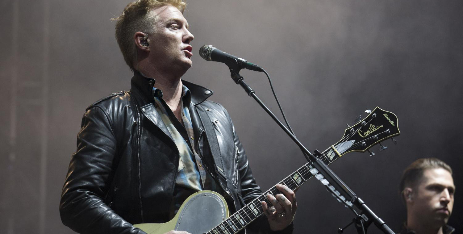 Queens of the Stone Age unió Feel Good Hit Of The Summer con Everlong de Foo Fighters