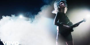 Mirá a St. Vincent hacer un cover de The Clash en vivo