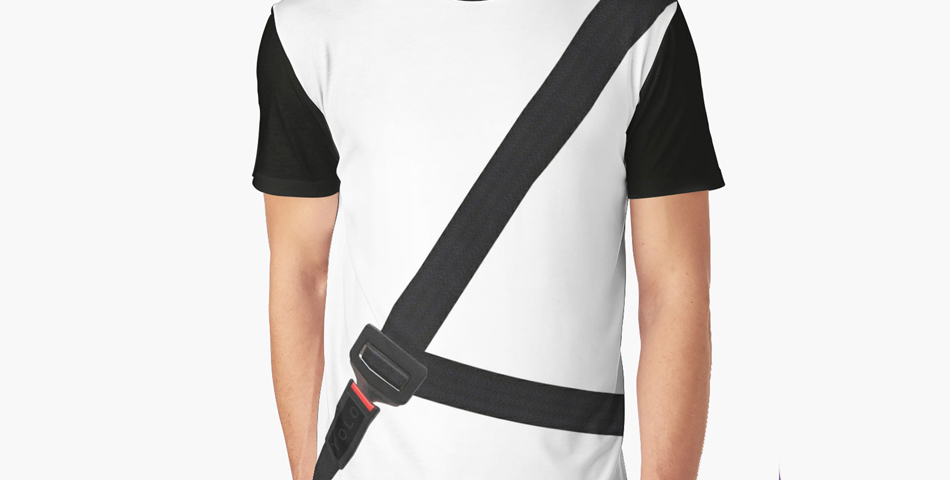 Descenso directo: crearon una remera que simula tener el cinturón de seguridad puesto