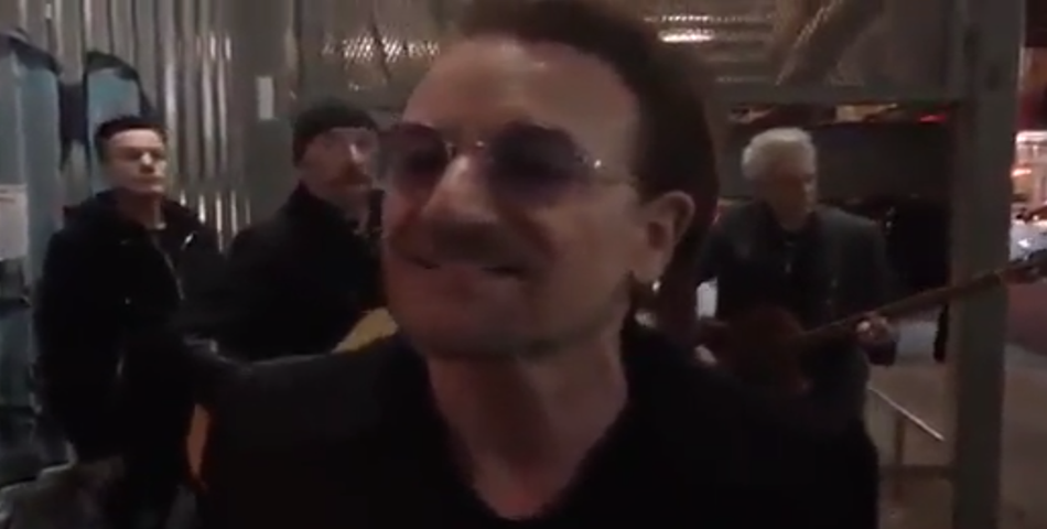 Como músicos callejeros: ¡U2 cantó en la calles de Nueva York!