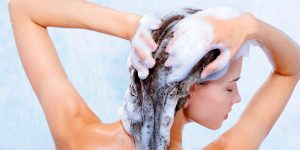 Lo dice la ciencia: el shampoo no limpia el pelo