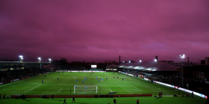 El cielo se tiñó de violeta en un partido del Tottenham