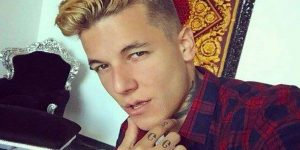 El insólito blooper de Alexander Caniggia: se tiró al público y nadie lo agarró