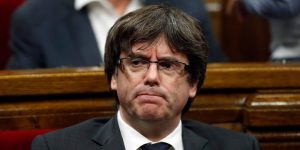 Increíble: tatuó la cara de Puigdemont en su nalga derecha