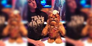 Hablemos del Chewbacca de peluche más perfecto de la galaxia