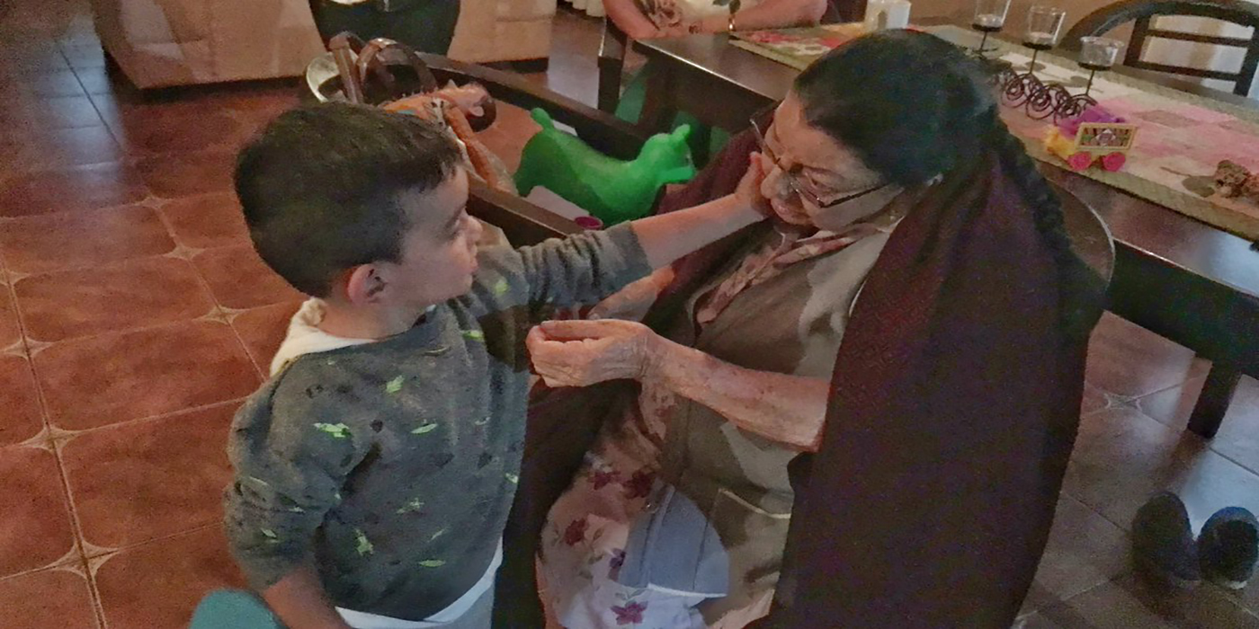 Tiene 3 años y le cantó a su abuelita “Recuérdame” de “Coco”