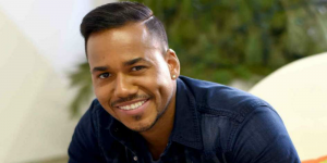 Romeo Santos envuelto en un escándalo por obligar a una fanática a tocarle sus genitales