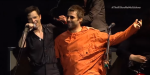 ¡Liam Gallagher apareció en pleno show de The Killers!