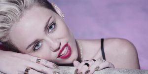 Demandan a Miley Cyrus por plagiar uno de sus mayores éxitos