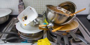 Un cocinero argentino reveló una técnica infalible para lavar los platos