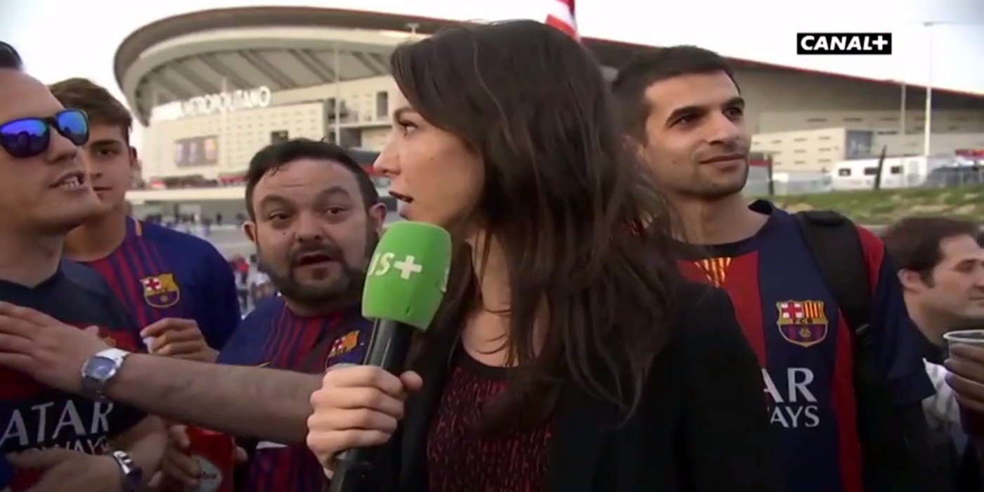 Una periodista fue acosada en vivo por fanáticos del Barcelona: “¡No me toques!”