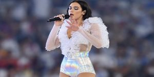 ¡Reviví el deslumbrante show de DUA LIPA en la final de la Champions League!