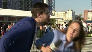 Así reaccionó una periodista acosada en vivo durante su cobertura del Mundial