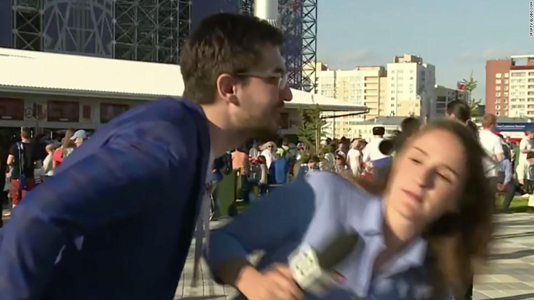 Así reaccionó una periodista acosada en vivo durante su cobertura del Mundial