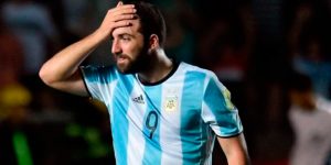 Está chequeado: Higuaín pifió un abrazo