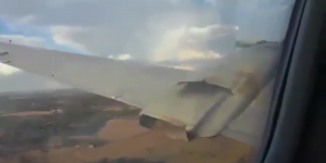 Un pasajero filmó el estremecedor momento en el que su avión se estrella y mueren 2 personas