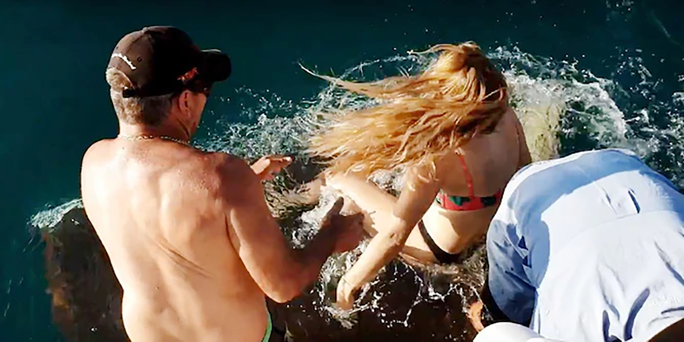 El estremecedor momento en el que una mujer es arrastrada por un tiburón