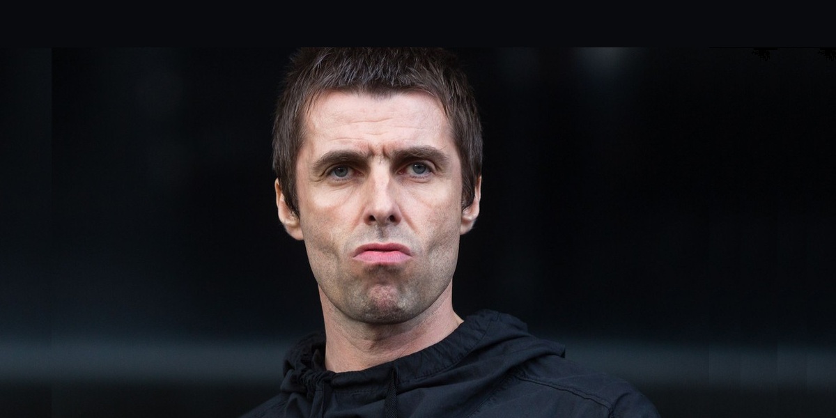 Liam Gallagher pide a sus fans que le tiren cualquier cosa (menos un pescado)