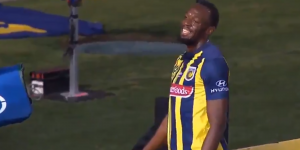 Usain Bolt debutó como futbolista y se erró un gol… ¡por no ser lo suficientemente rápido!