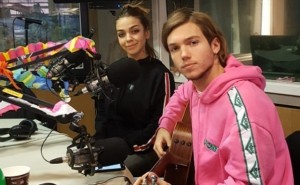 Franco y Mili Masini cantando en vivo
