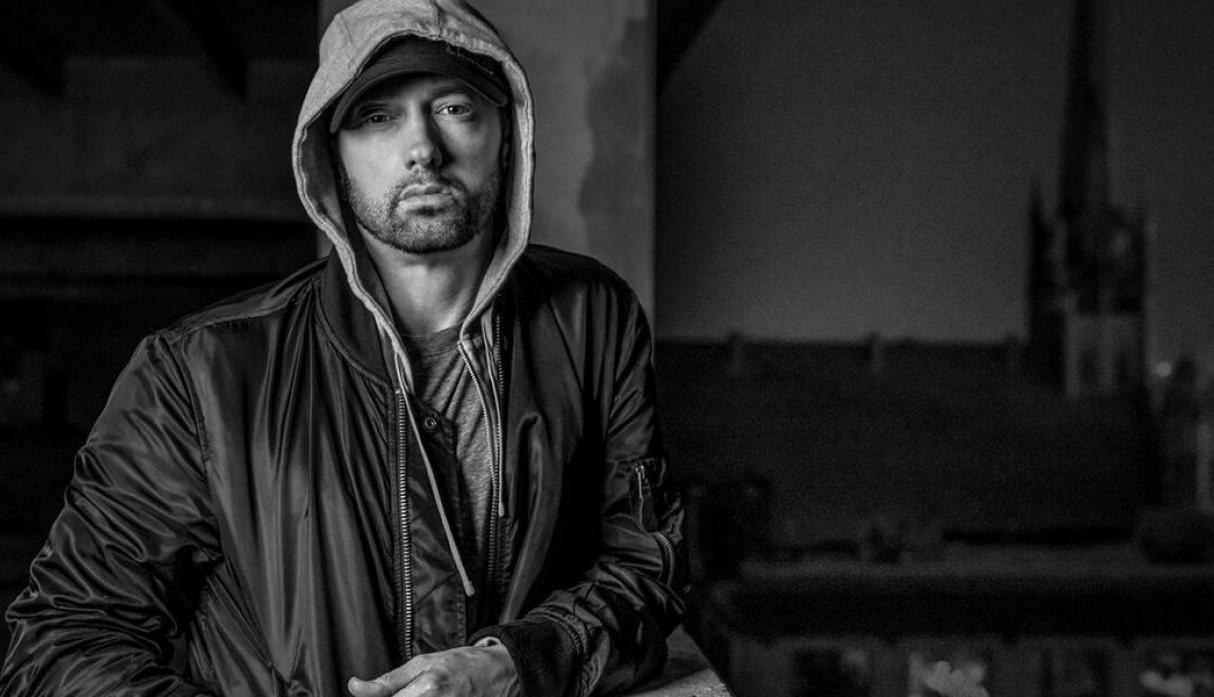 Eminem lanzó un disco sorpresa