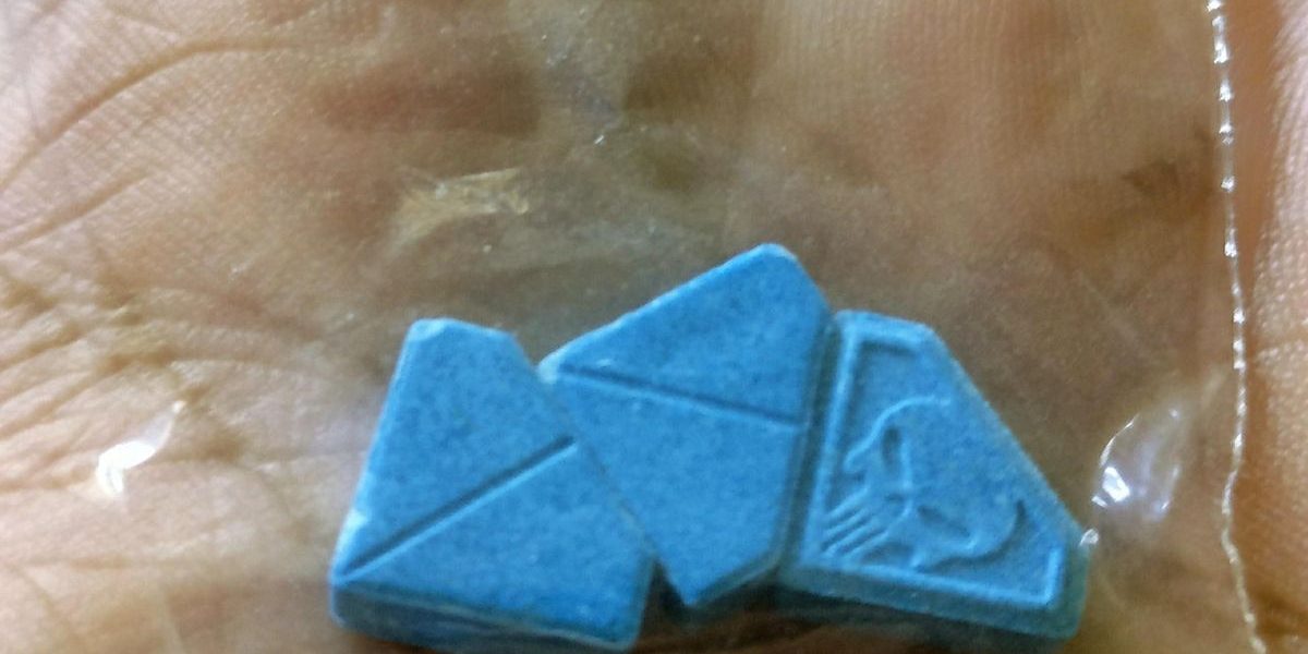 Alerta por pastillas “malas” en Inglaterra: piden información de quién las suministra