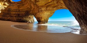 Algar de Benagil, la preciosa cueva natural de Portugal