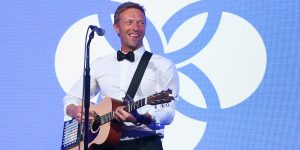 VIDEO: ¡Chris Martin tocó una canción de Titanic!