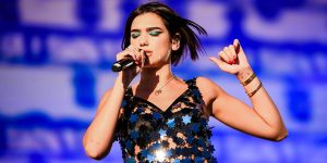 Dua Lipa mostró su nuevo tatuaje y explicó por qué se lo hizo