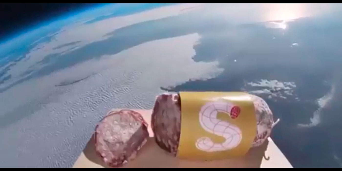 Descenso directo: lanzaron un salame al espacio
