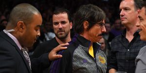 Anthony Kiedis, expulsado de un partido de la NBA por un incidente