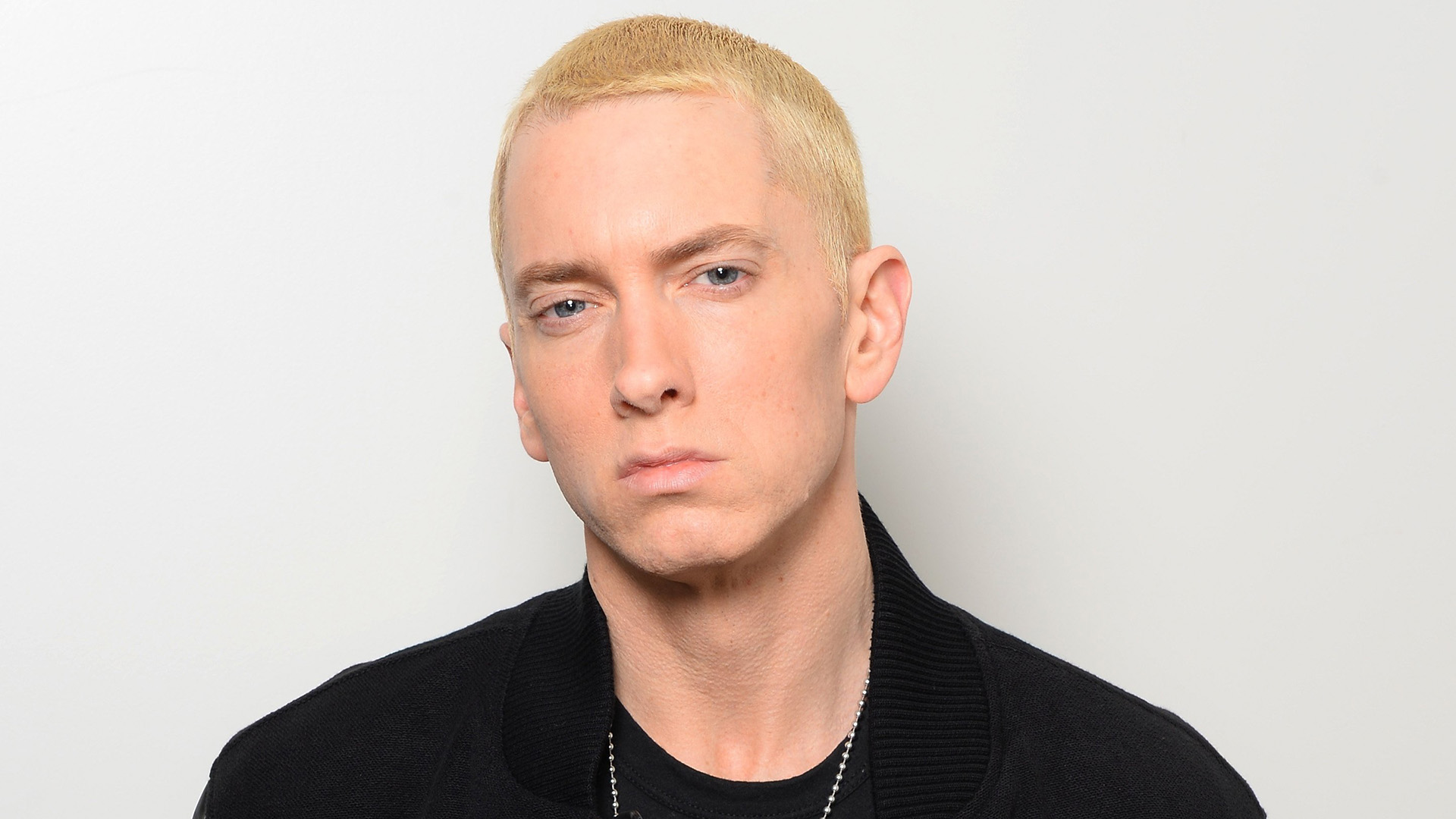 La policía subió fotos de un ladrón buscado muy parecido a Eminem
