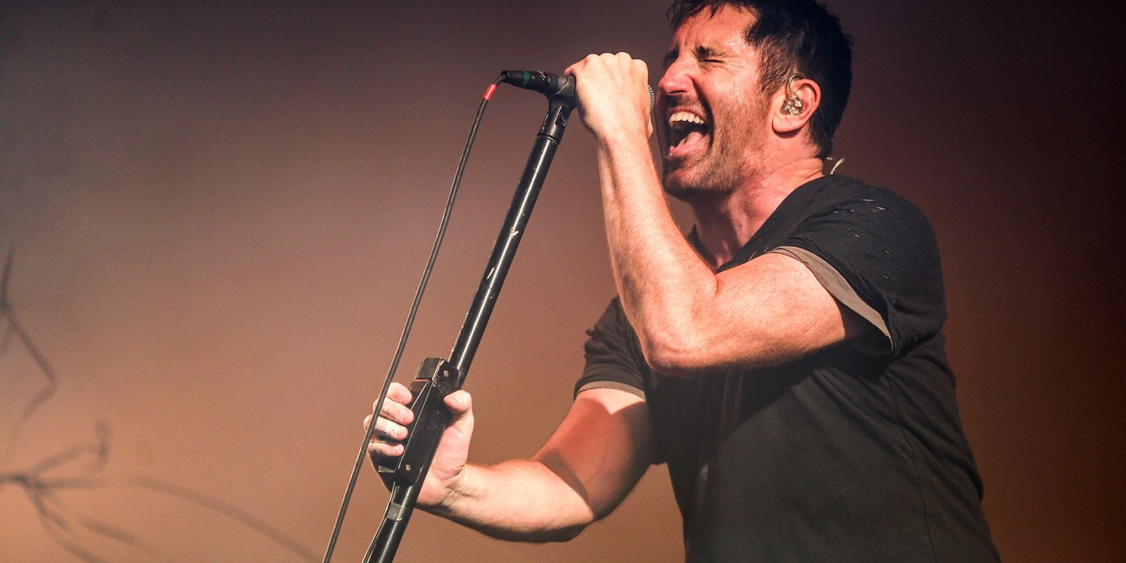 Ahead of Ourselves y la potencia de Nine Inch Nails