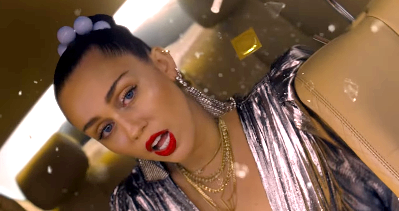 Las referencias nostálgicas en el video de Miley Cyrus y Mark Ronson