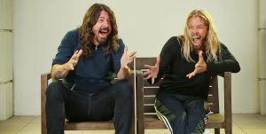 Mirá a Dave Grohl rockeando con Taylor Hawkins y su hijo de 11 años