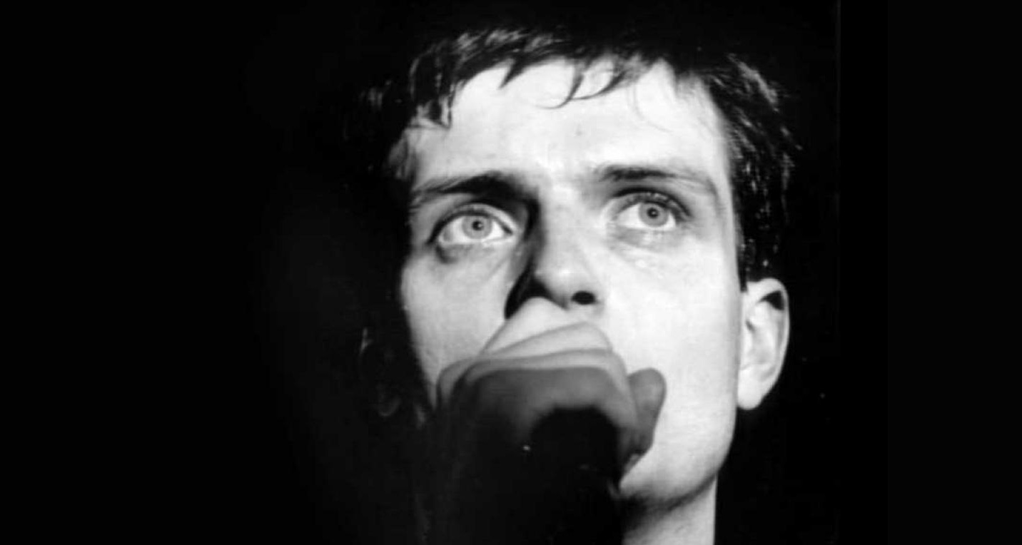 Sacaron a la luz una “nueva” foto de Ian Curtis de Joy Division