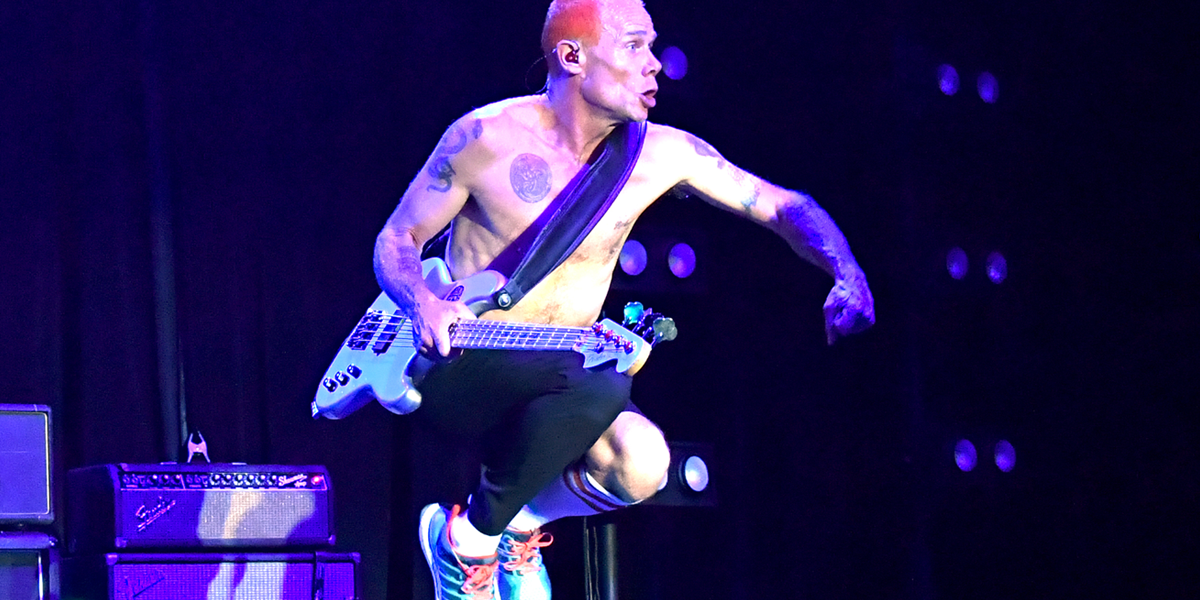 Se cortó la luz en un show de Red Hot Chili Peppers y Flea se encargó de todo
