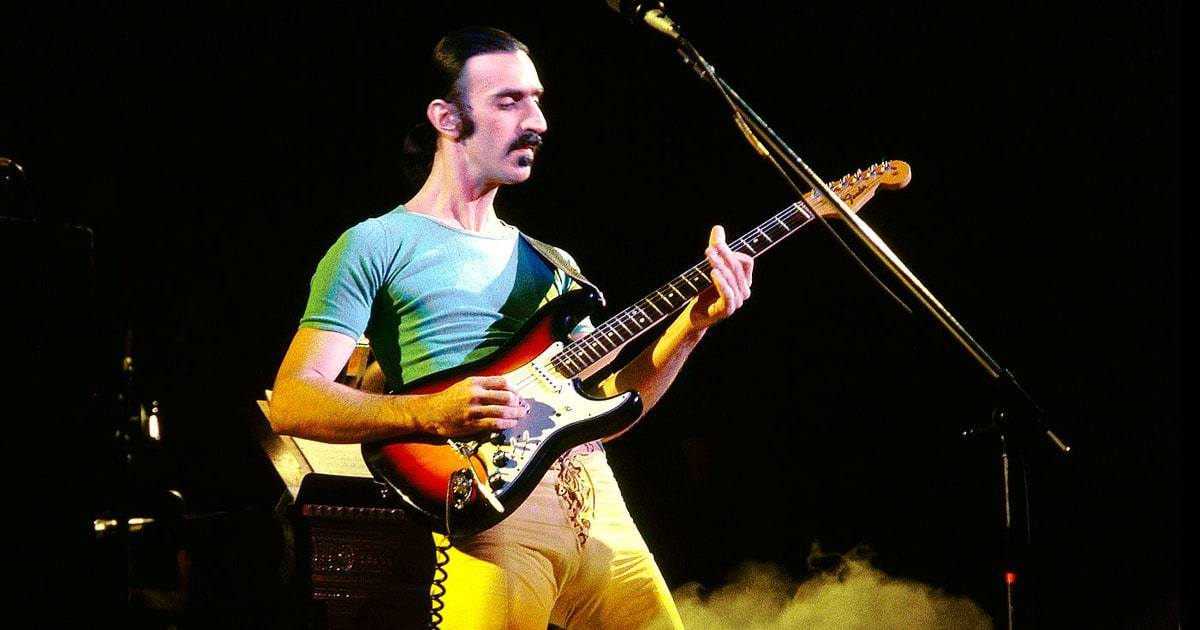 Frank Zappa revive como un holograma y se va de gira por el mundo
