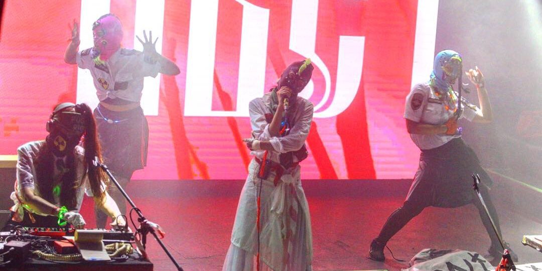 Pussy Riot dio su primer show en Argentina: rock industrial y dulces canciones de protesta