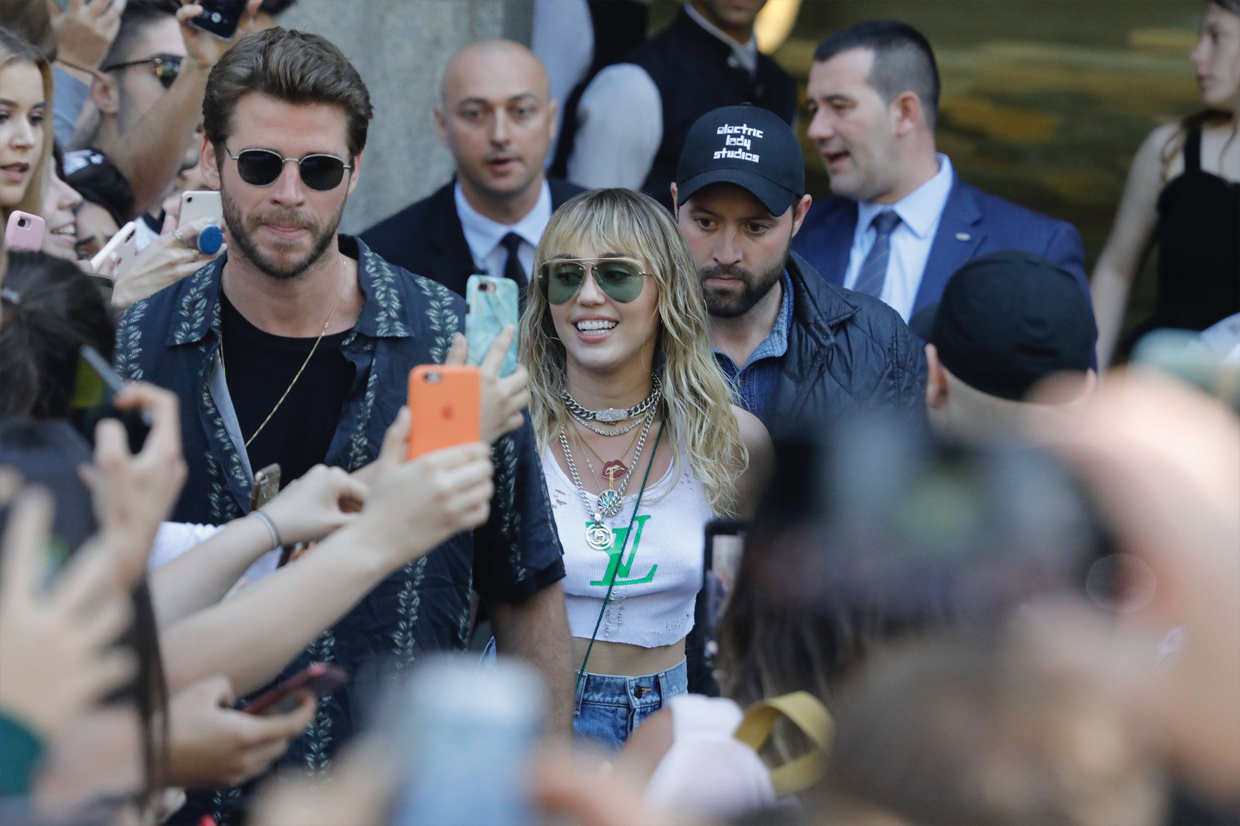 “Ella no puede ser agarrada sin su consentimiento”: la respuesta de Miley Cyrus al ataque de un fan
