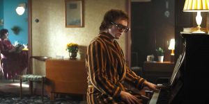 Publicaron el emotivo clip de Your Song de la biopic de Elton John