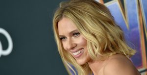 Scarlett Johansson se defiende ante la polémica de sus últimas películas: “puedo hacer de cualquier persona, árbol o animal”