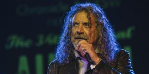 Mirá a Robert Plant tocar Immigrant Song de led Zeppelin luego de 24 años